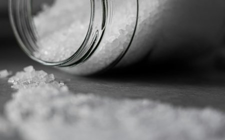 Güne Ilık Tuzlu Su İçerek Başlamanın 10 Şaşırtıcı Faydası!