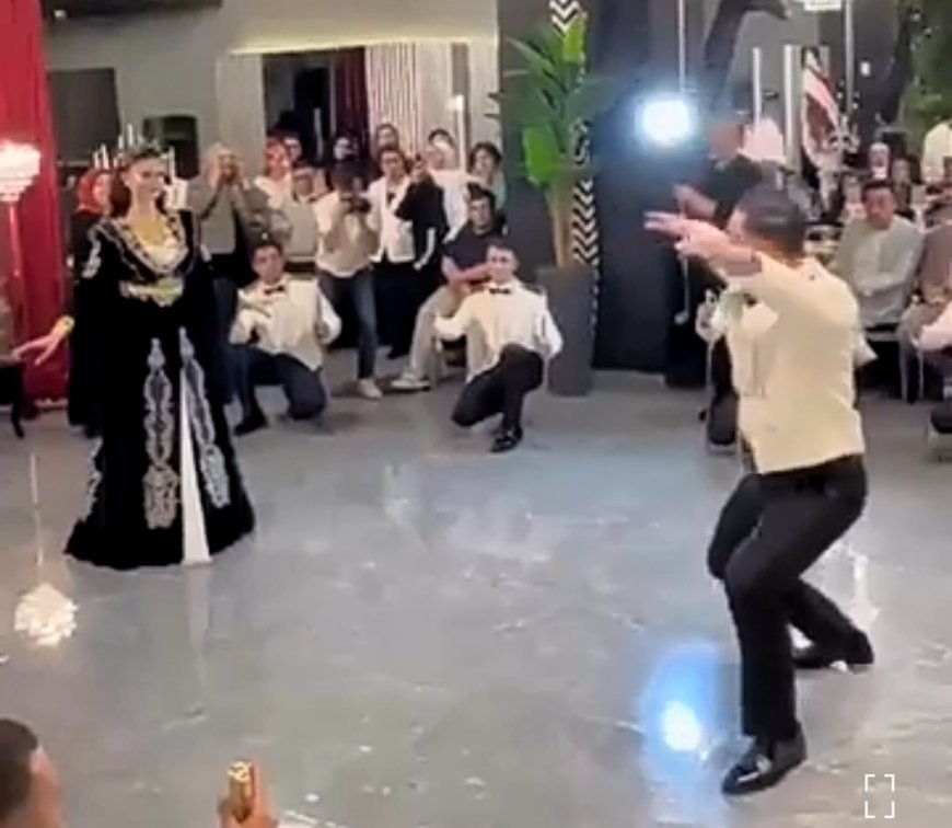 Teğmenlerin Düğününde Kılıçla Muhteşem Zeybek Gösterisi