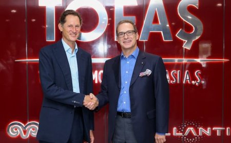 Stellantis ve Koç Holding üst yönetimi Tofaş Fabrikası’nı ziyaret etti